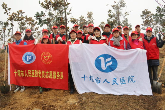 我院朝阳志愿者参与全市义务植树活动