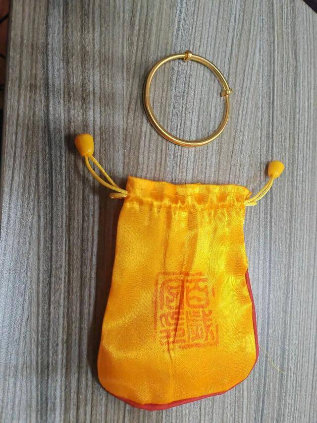 浙江一女子感觉金手镯变轻，仔细一看竟变“金包银”！民警调查时前男友上门自首：掉包偷卖后觉都睡不好:武汉市东漫科技有限公司哪家好